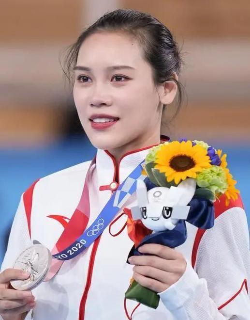 爱游戏平台-关于体坛巨星们的耀眼风采惊艳众人的信息