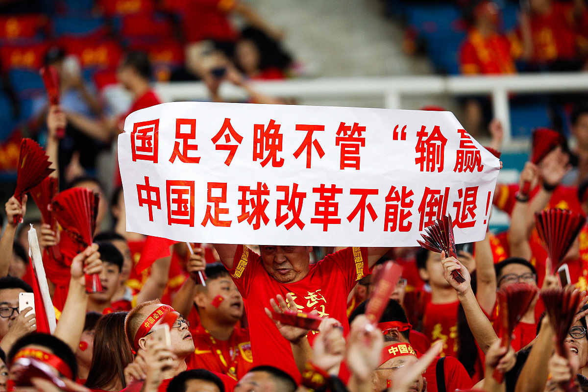 实时足球战：鹤立鸡群，胜负难定的简单介绍